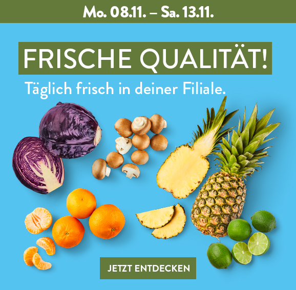 Rotkohl, Ananas und weiteres Obst & Gemüse auf blauem Hintergrund erhältlich in deiner Filiale ab Mo 08.11.