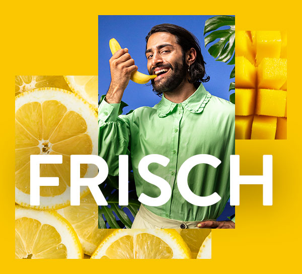 Mann mit grünem Hemd beißt auf eine Banane. Der Hintergrund besteht aus frischen Früchten.