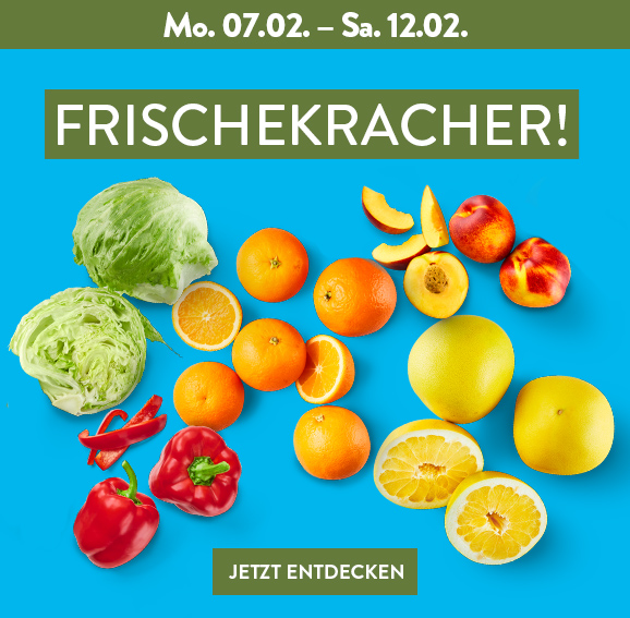 Eisbergsalat, Orangen und weiteres Obst & Gemüse auf blauem Hintergrund erhältlich in deiner Filiale ab Mo 07.02.
